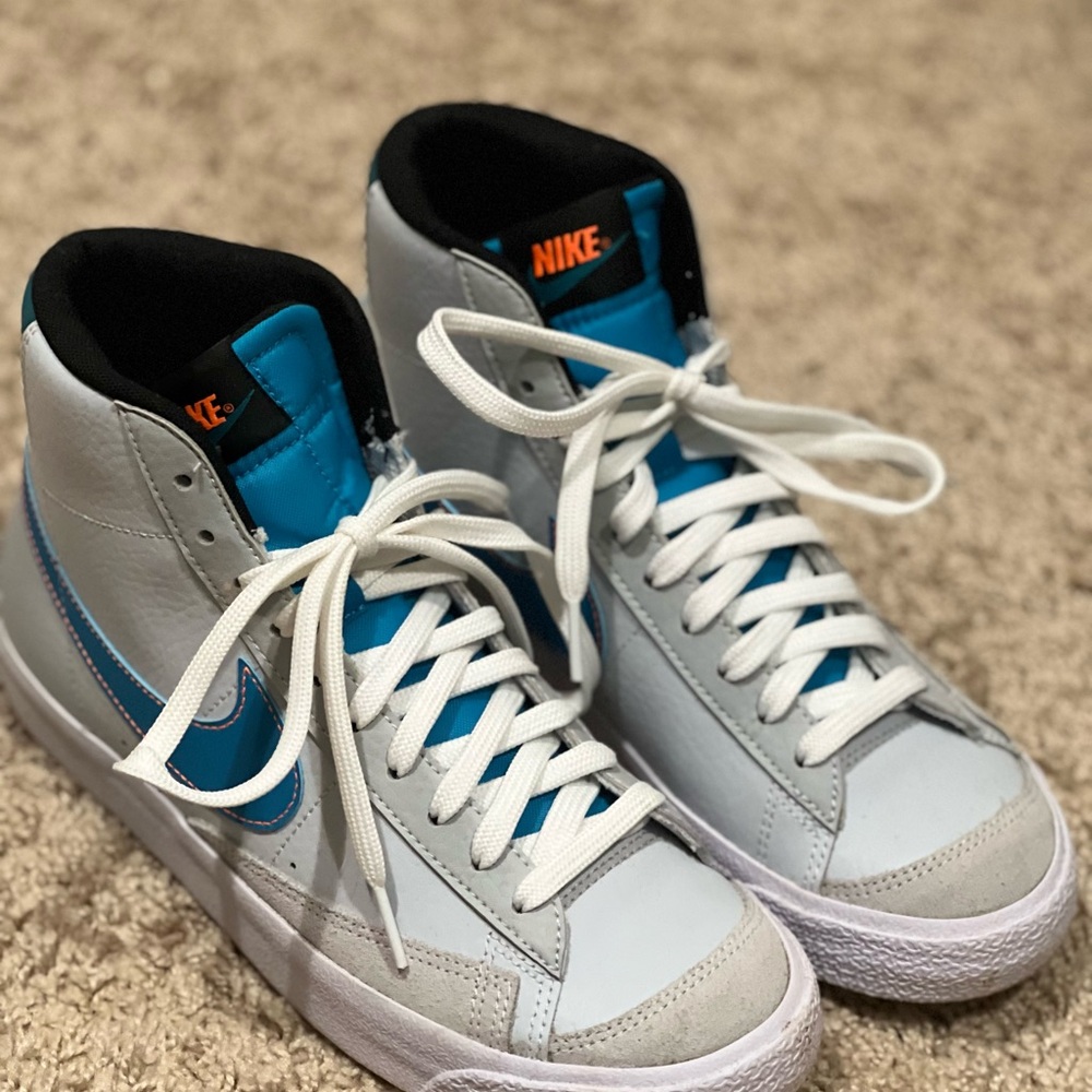 Nike High-Top Sneakers in White and Teal